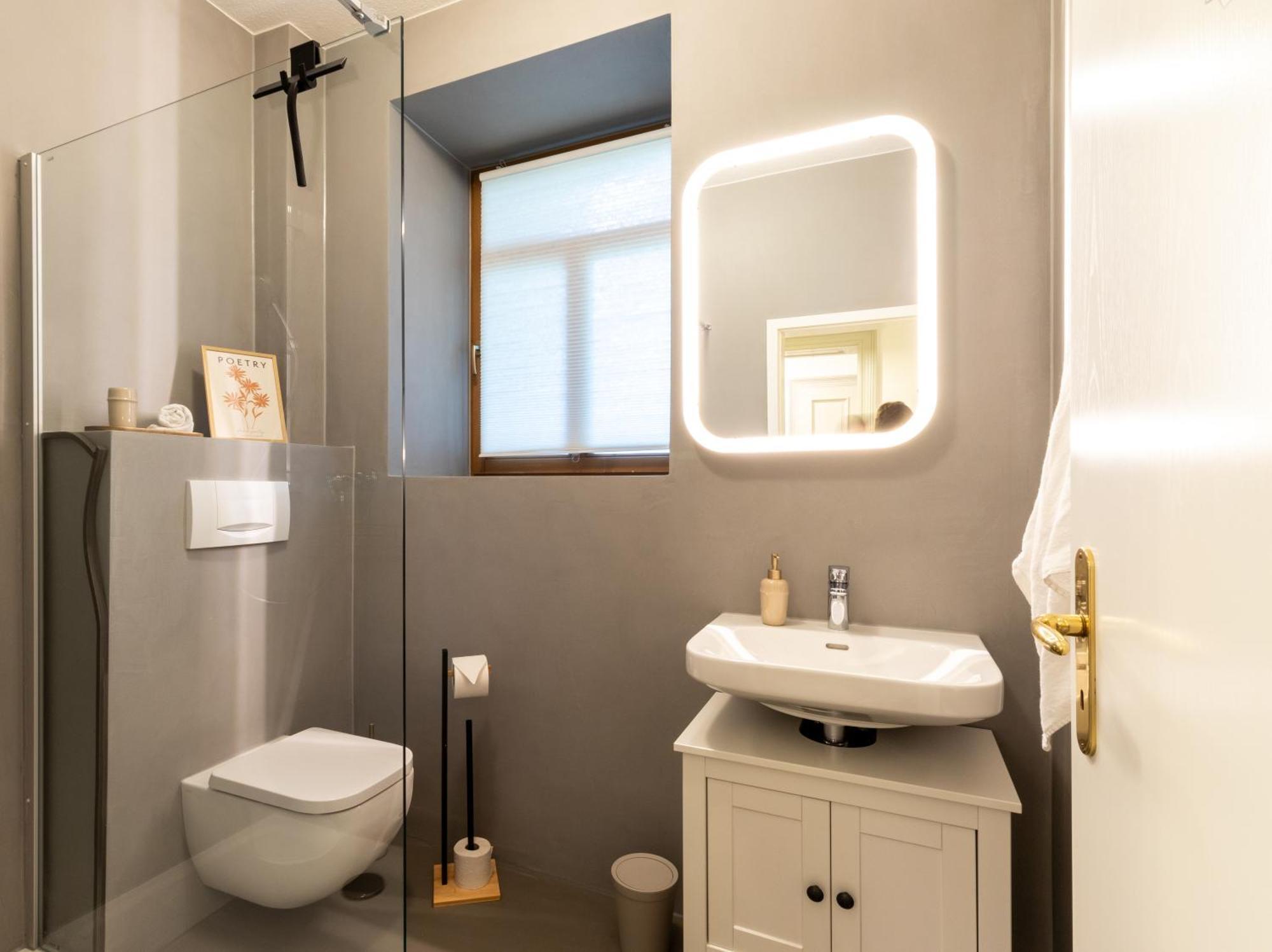 Familienfreundliche Stadt-oase Mit Arbeitsplatz - Bahnhofsnah, 2 Schlafzimmer, 76qm & Gratis Kaffee- Und Teeangebot Apartment