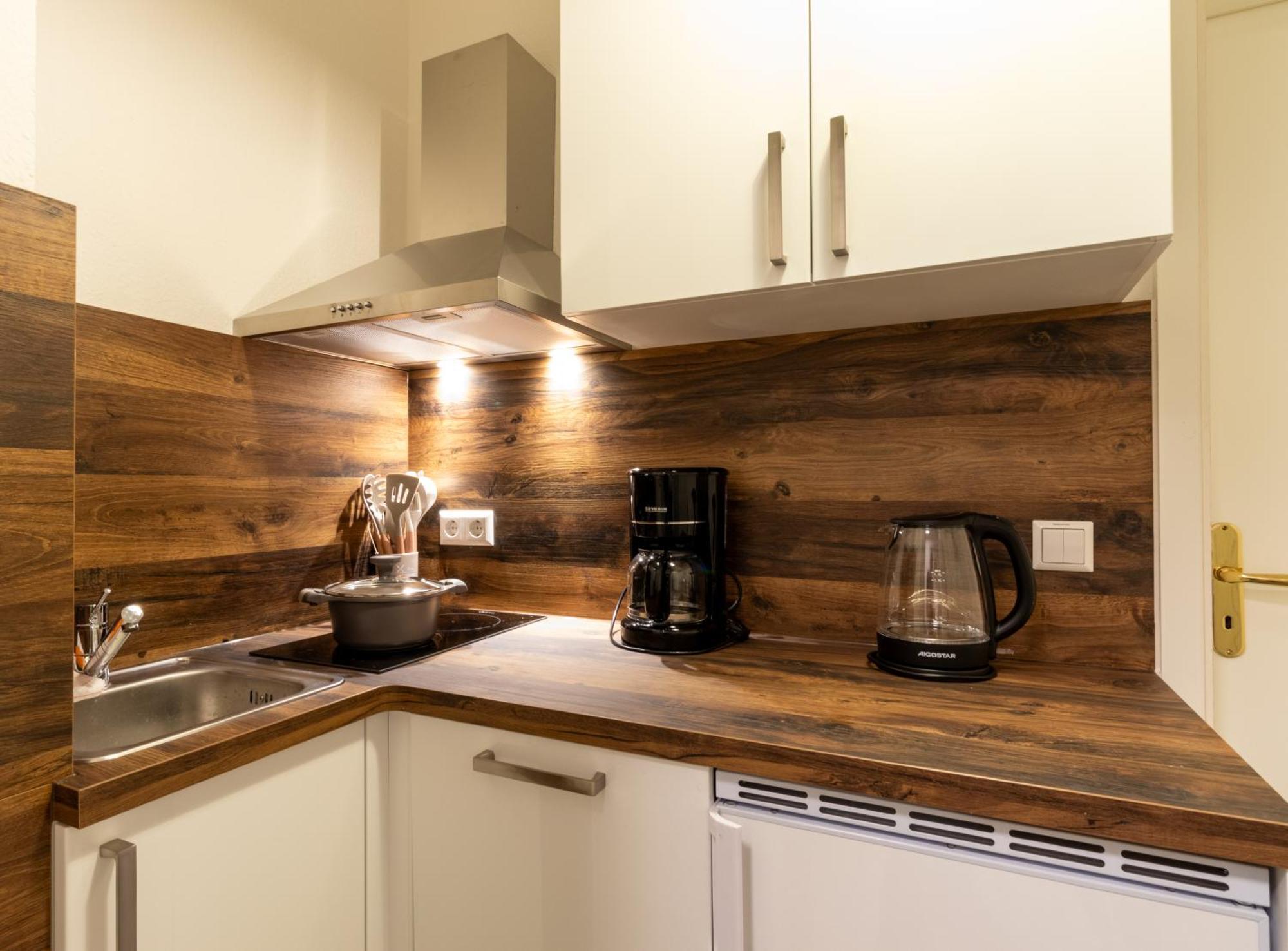 Apartment Familienfreundliche Stadt-oase Mit Arbeitsplatz - Bahnhofsnah, 2 Schlafzimmer, 76qm & Gratis Kaffee- Und Teeangebot Chemnitz